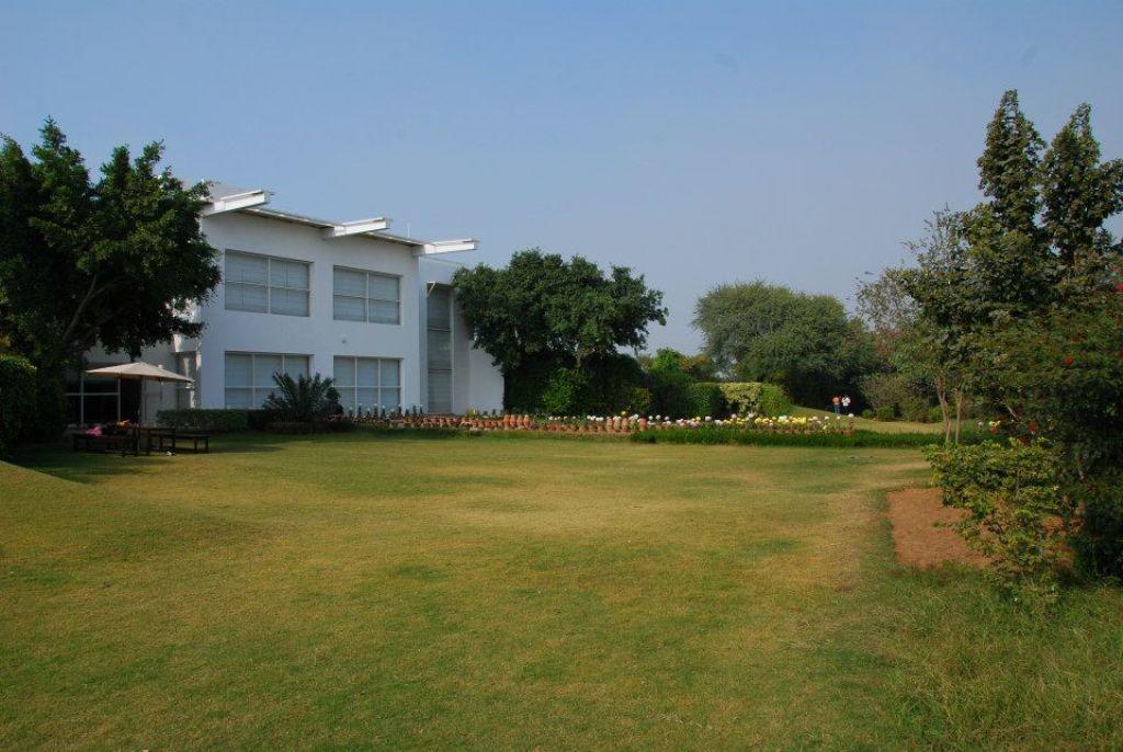Aravli Vista Hotel Gurgaon Exterior foto